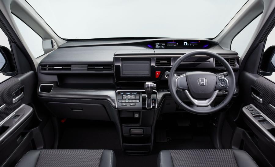  Honda StepWGN Spada 2015 года  (фото 7 из 8)
